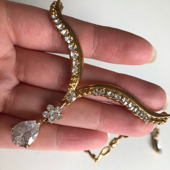 BNWT necklace and earrings set - Picture 4 of 5